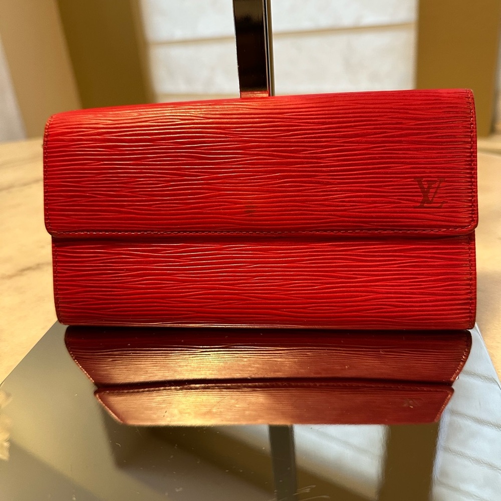 Gorgeous Red! VGUC LV Epi Wallet